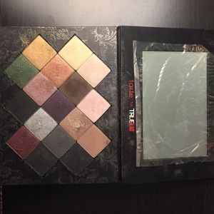 Eye shadow palette